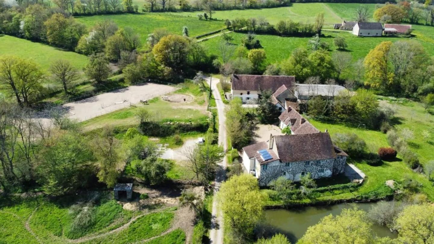 Ferme Equestre & Chambres D'Hotes Gateau Stables Proche Guedelon Saint-Amand-en-Puisaye Exterior foto